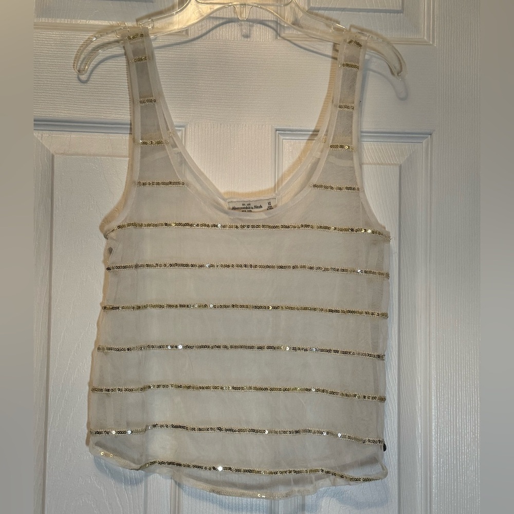 Abercrombie & Fitch white top with gold sequins 
Size ss
